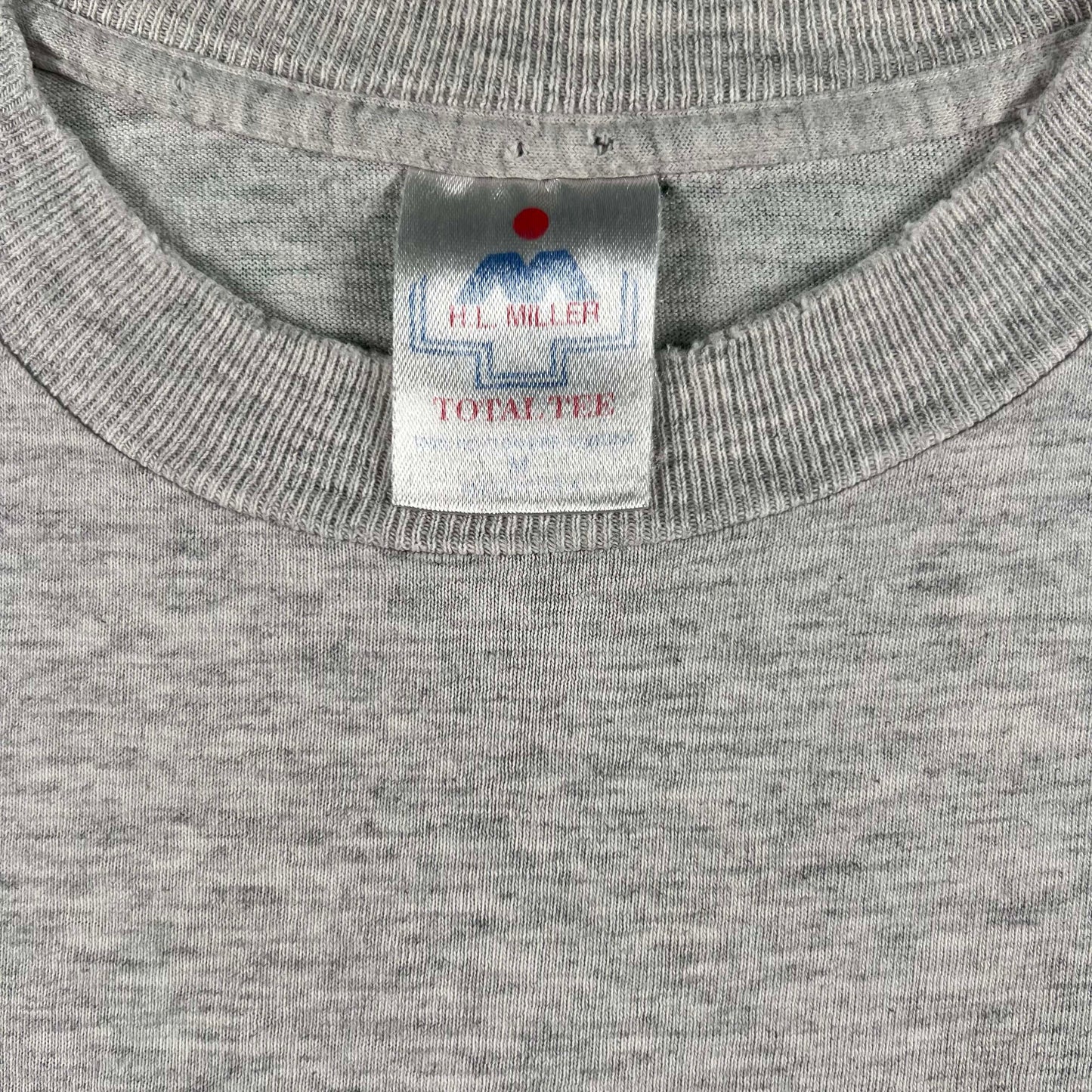 90s Wrap Around Bear Wildlife Scene Tee- M