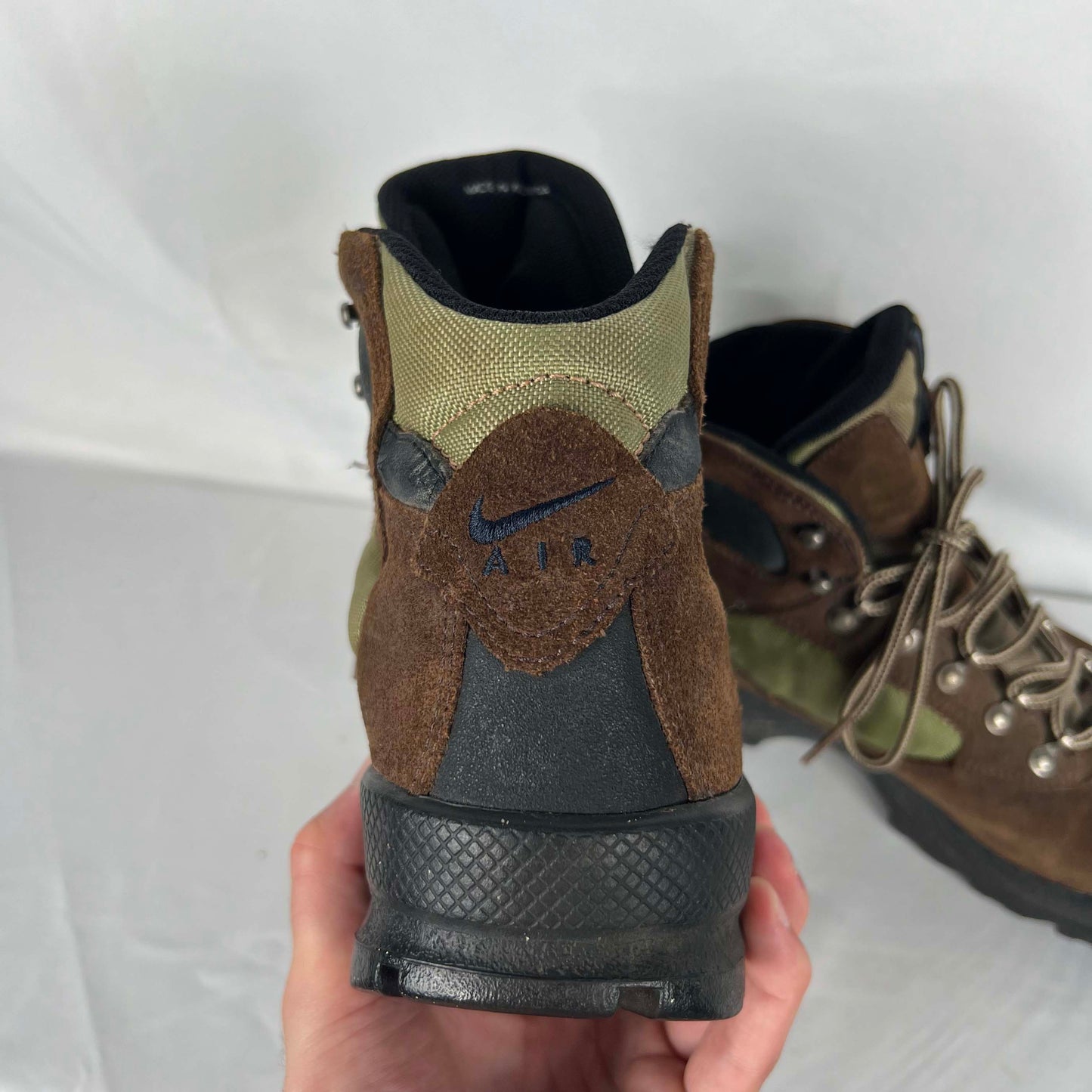 00s Nike ACG Hiking Boots- M's 8, W's 9.5