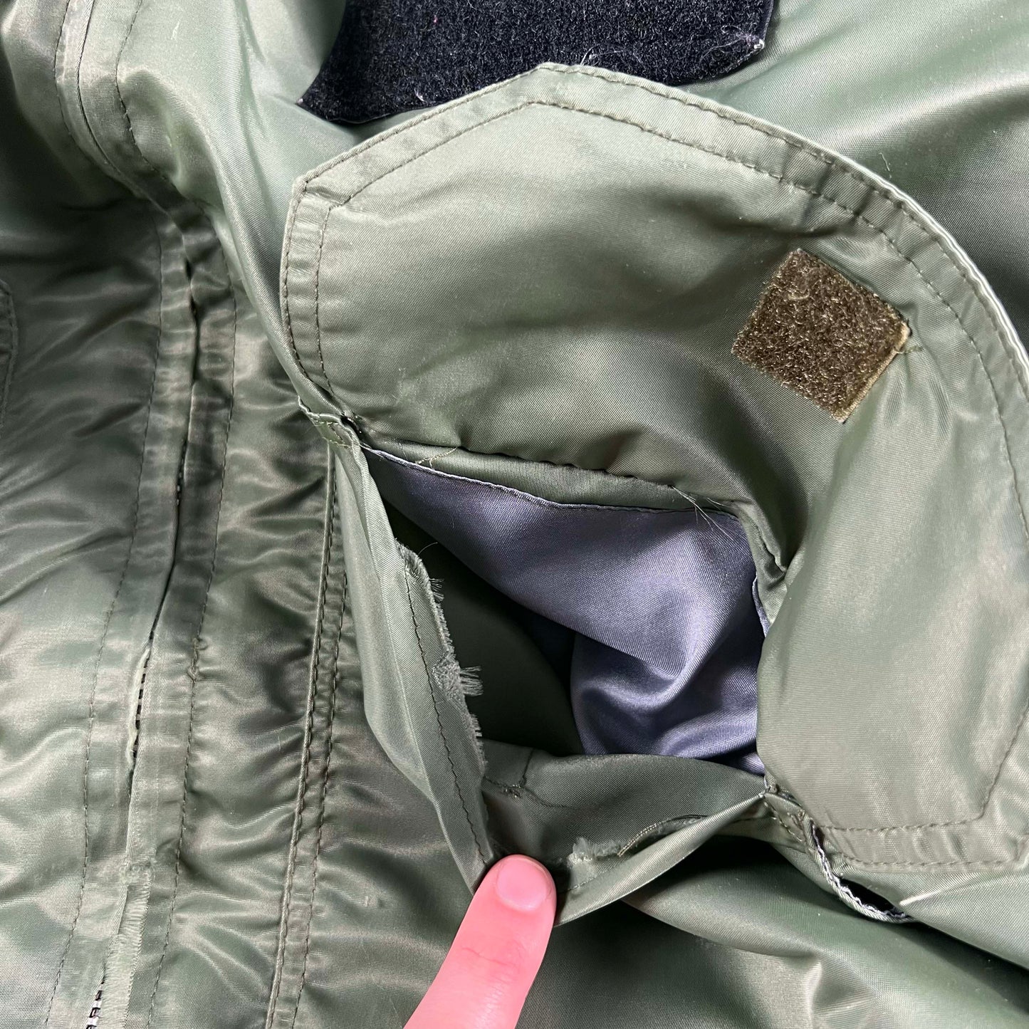 80s Army CWU45 Style Bomber Jacket- L
