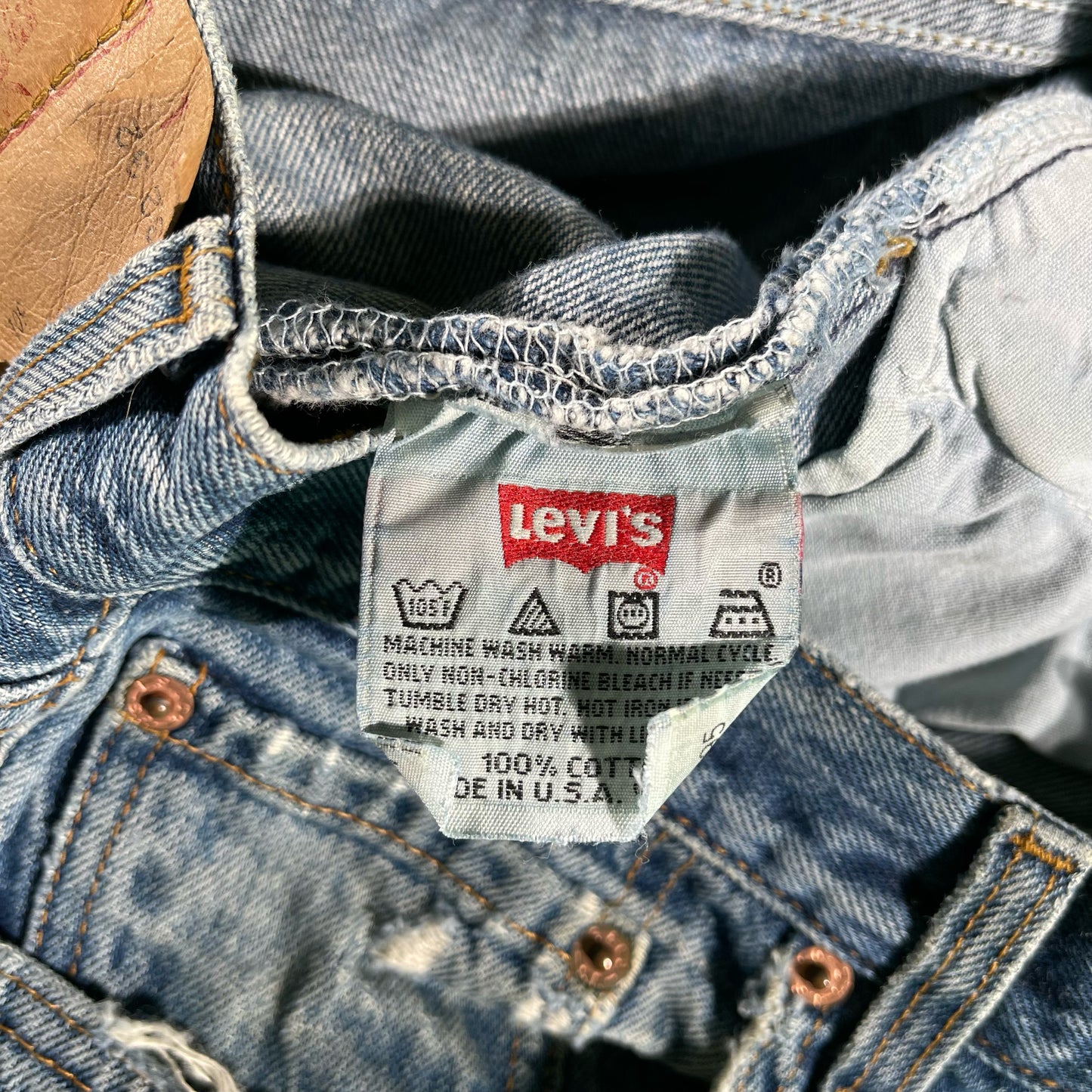 90s Distressed Levi's 501s- 31x31