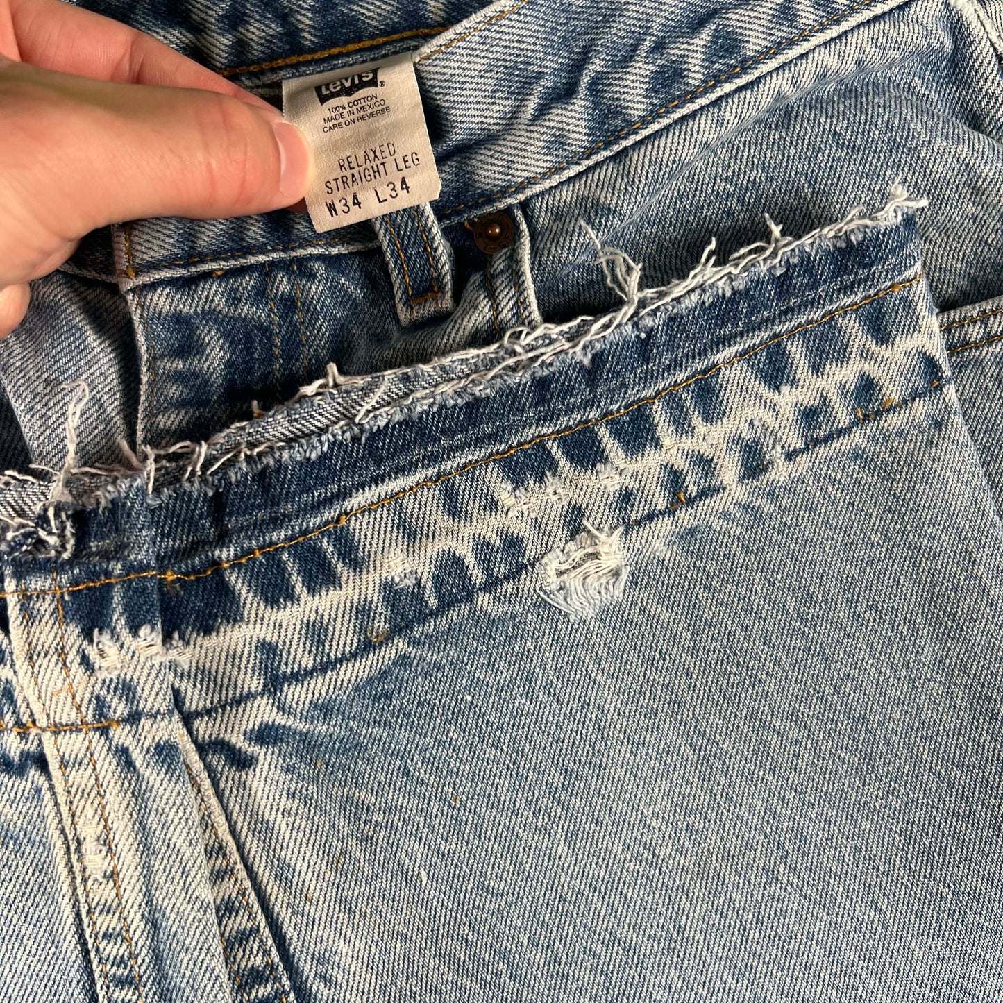 90s Released Hem Levi's Relaxed Straight Denim- 32x34