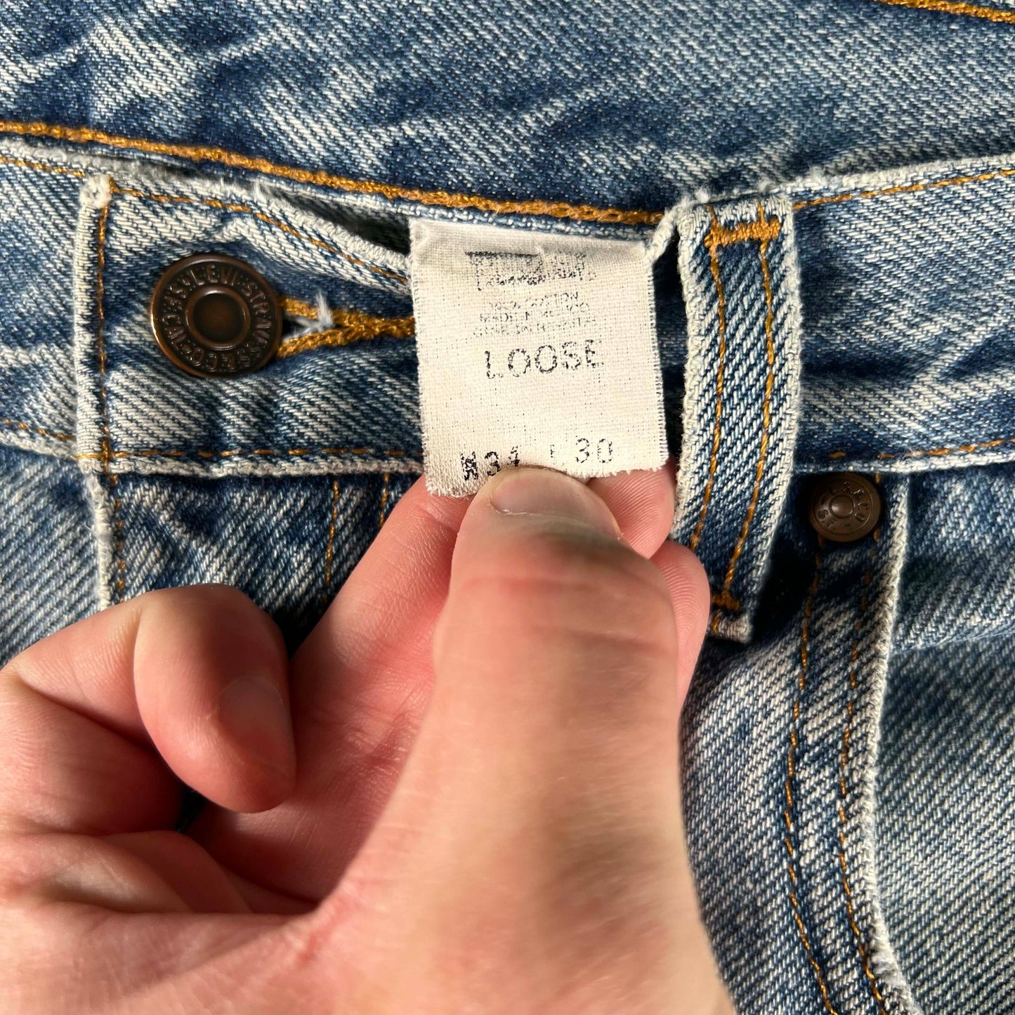 90s Distressed Raw Hem Levi's Light Wash Denim- 33x28