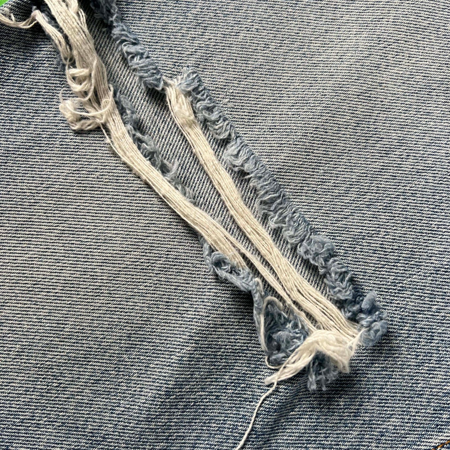 90s Distressed Raw Hem Levi's Light Wash Denim- 33x28