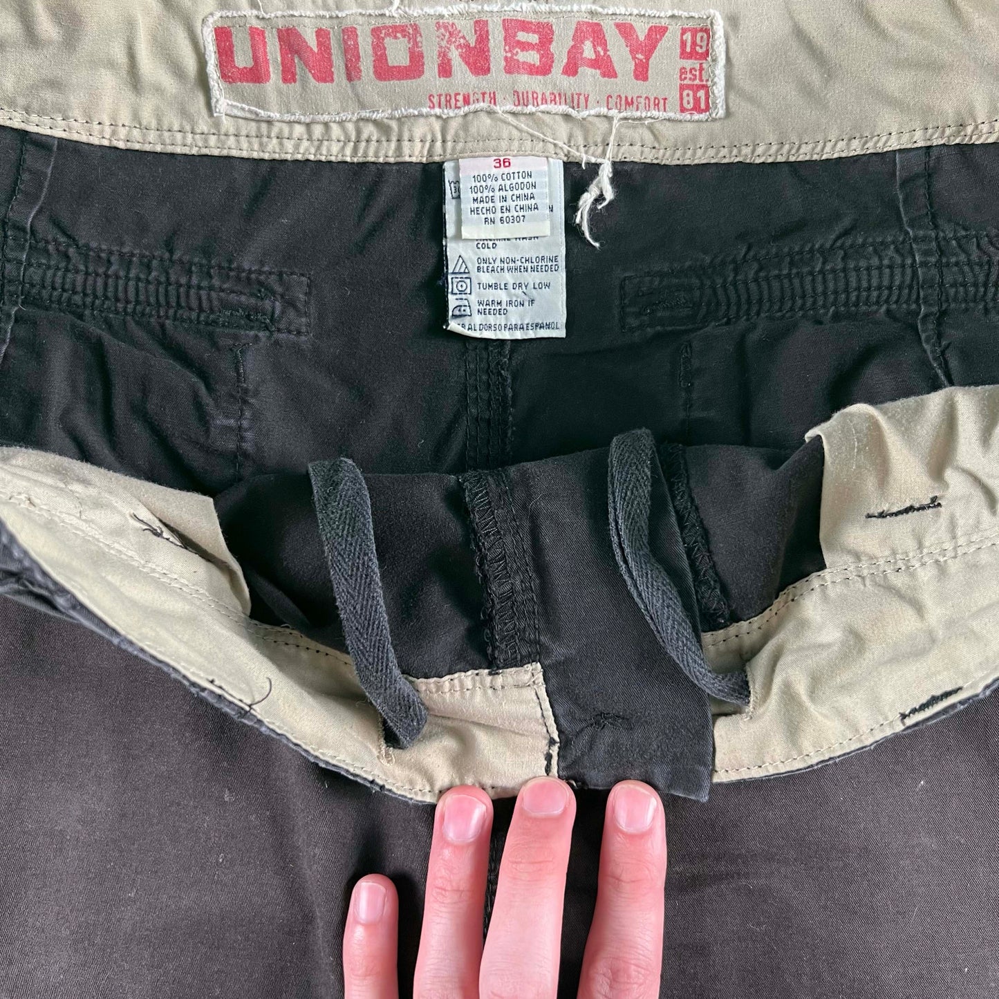 00s Sun Faded Black Union Bay Cargo Shorts- 36x10