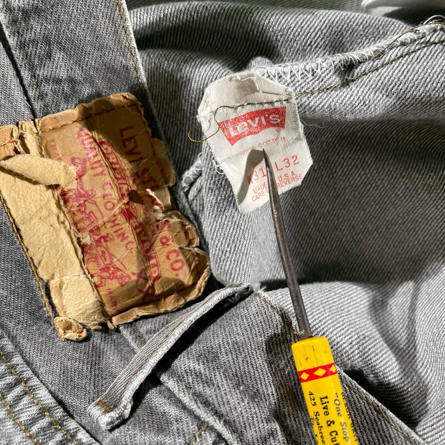 90s Sun Faded Grey Levi's 501s- 31x32