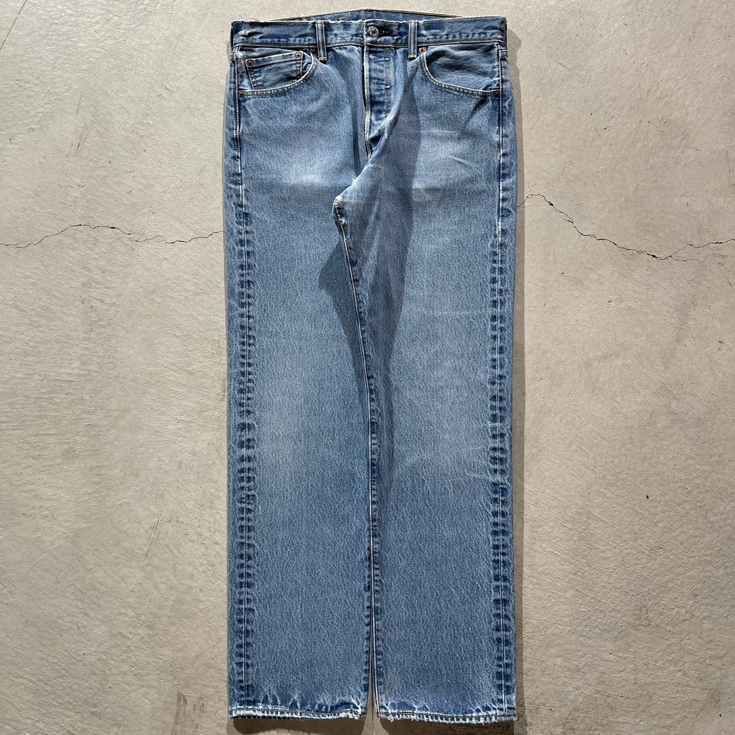 Light Wash Levi's 501s- 32