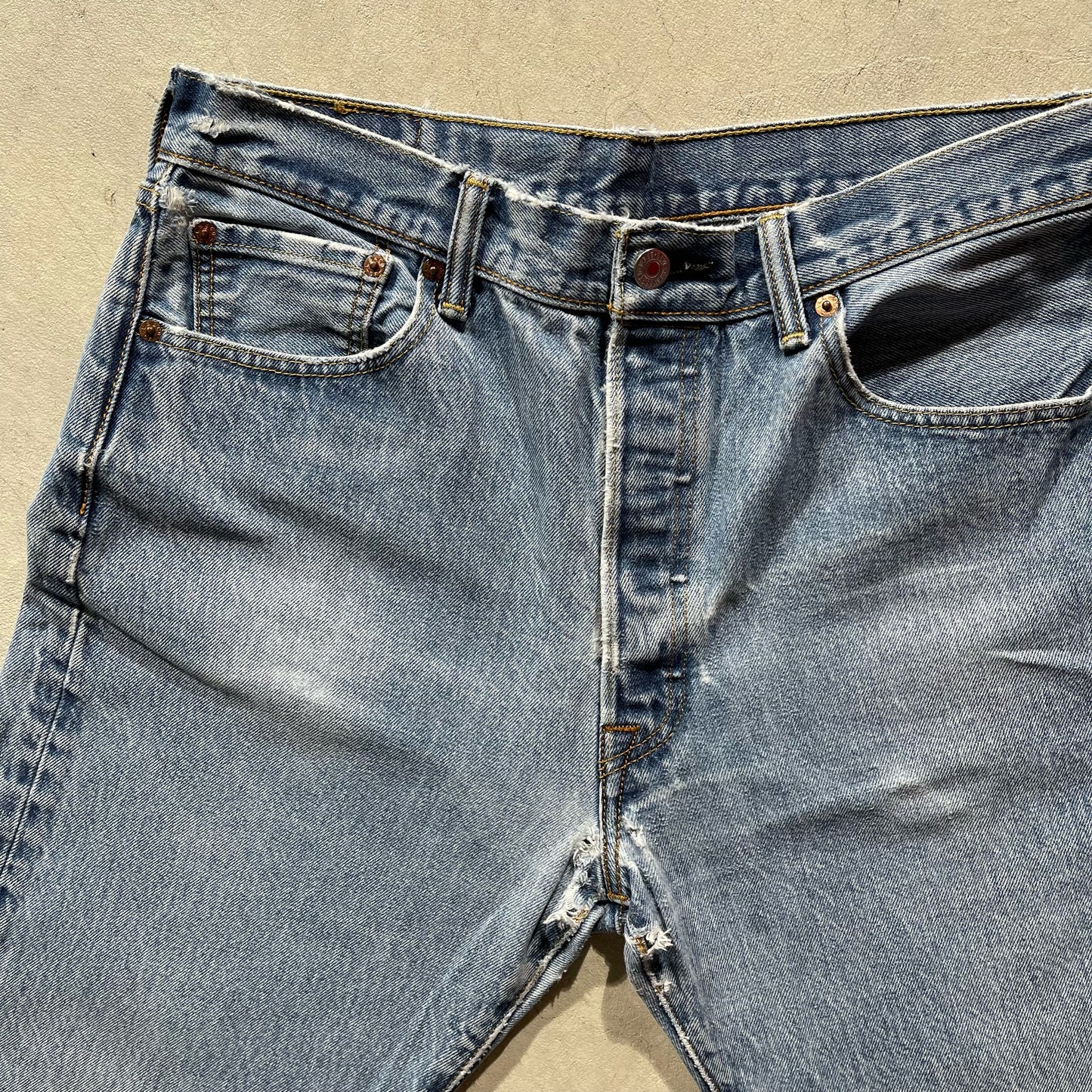 Light Wash Levi's 501s- 32