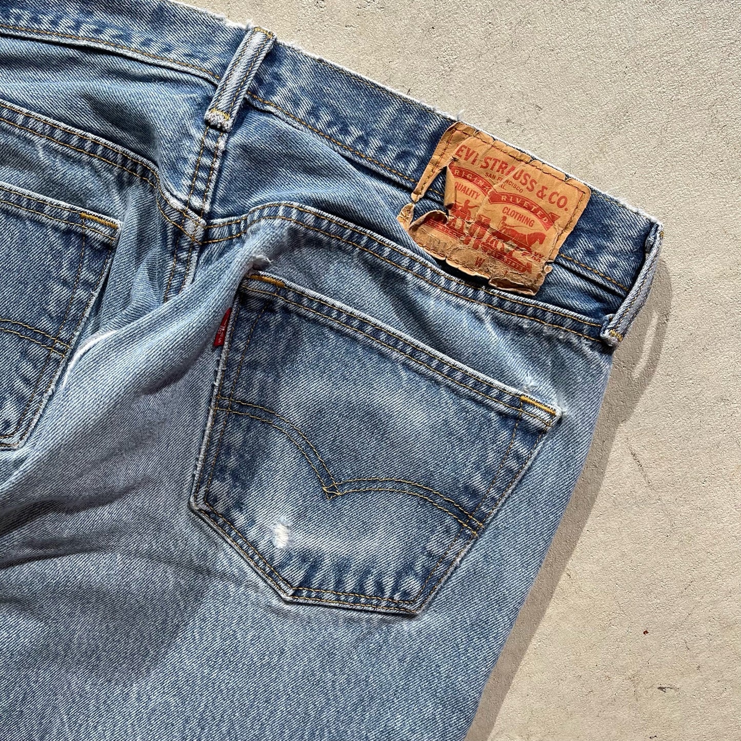 Light Wash Levi's 501s- 32