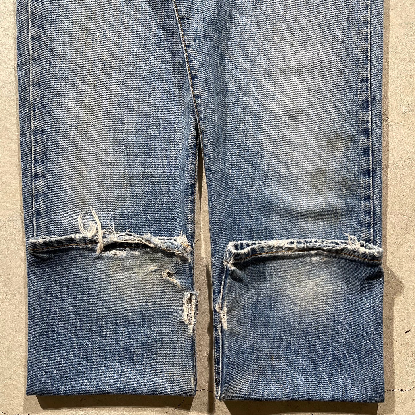 00s Distressed Levi's 501s- 32