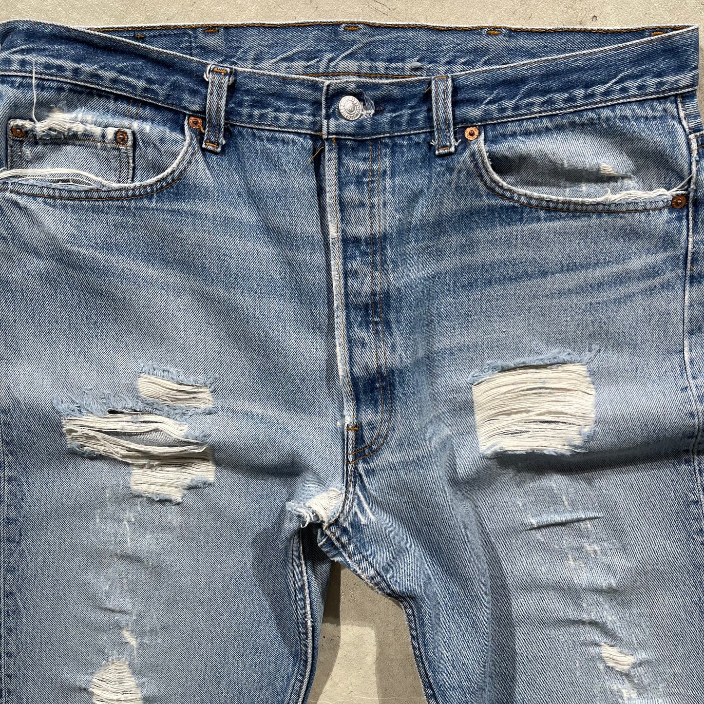 90s Distressed Levi's 501- 36