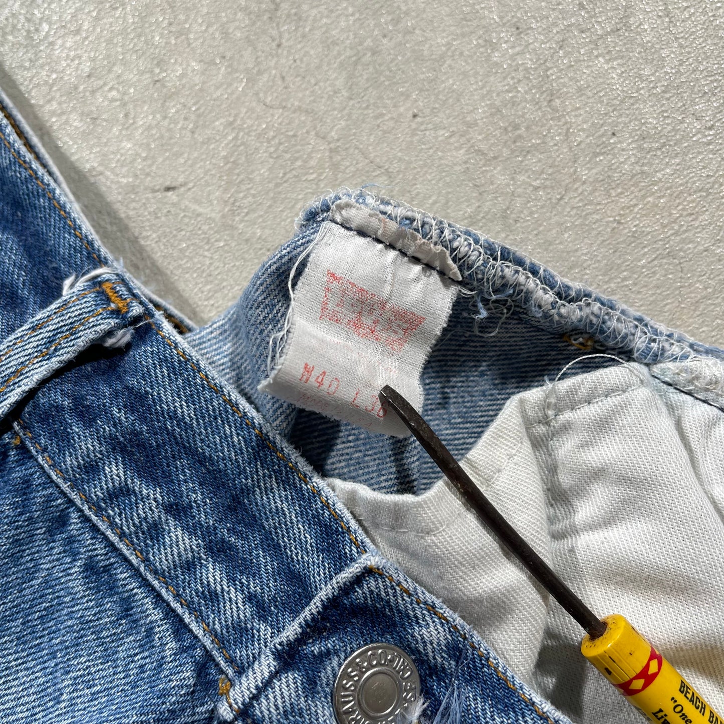 90s Distressed Levi's 501- 36