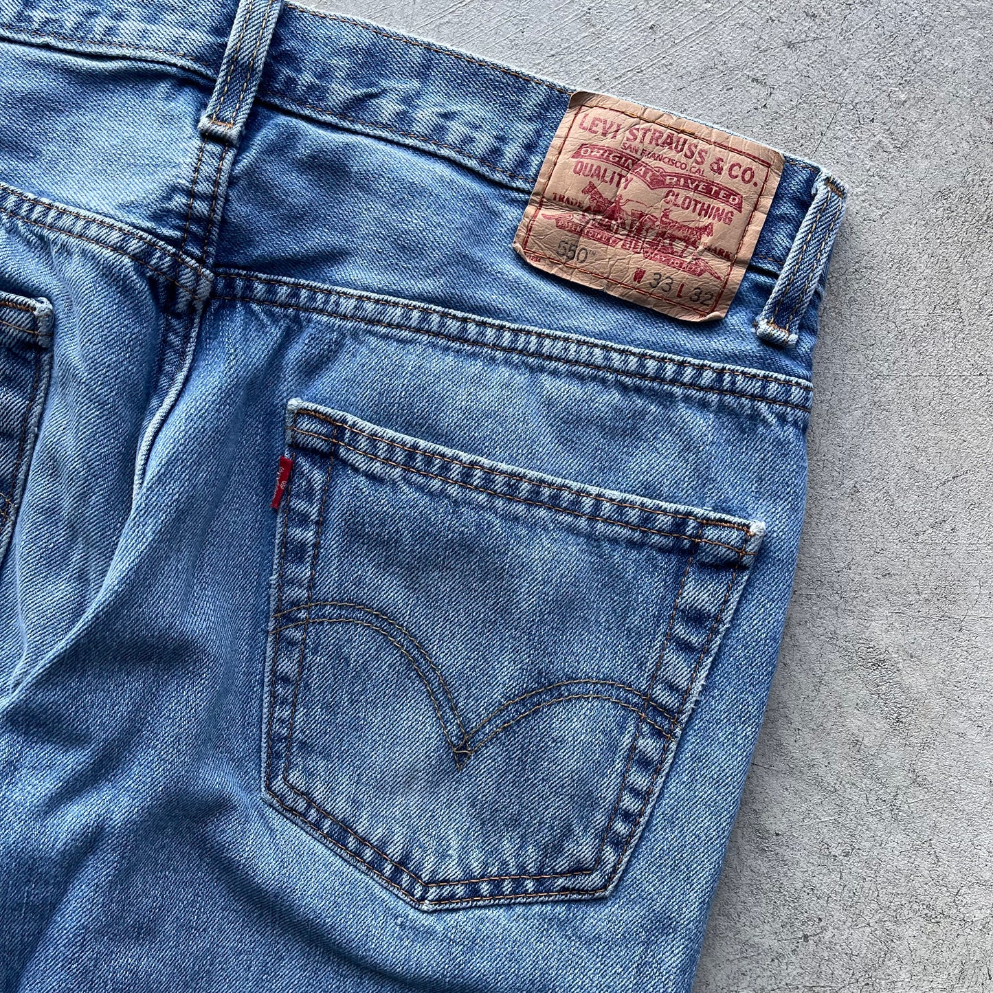 00s Levi's 550s- 32