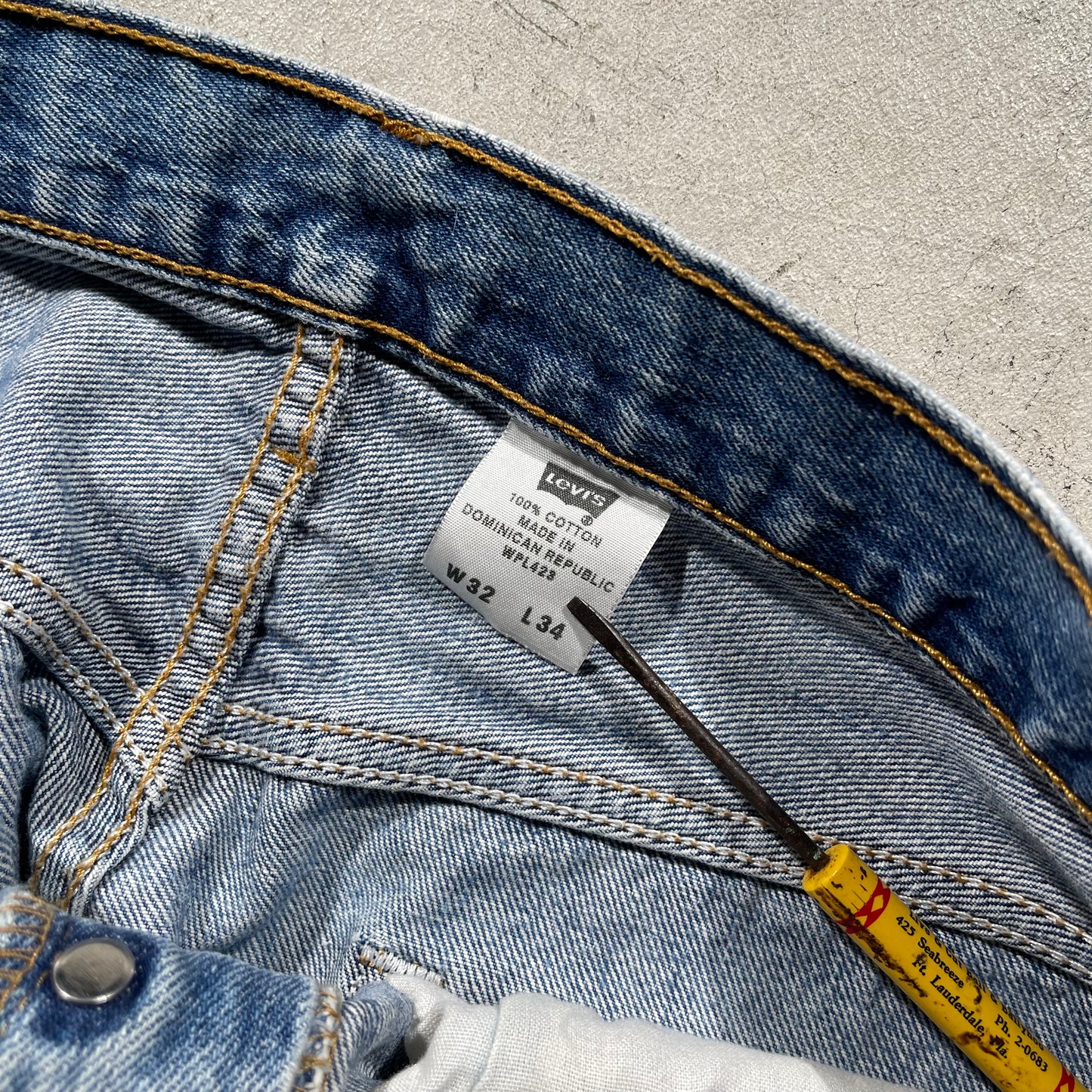 00s Distressed Levi's 501s- 32