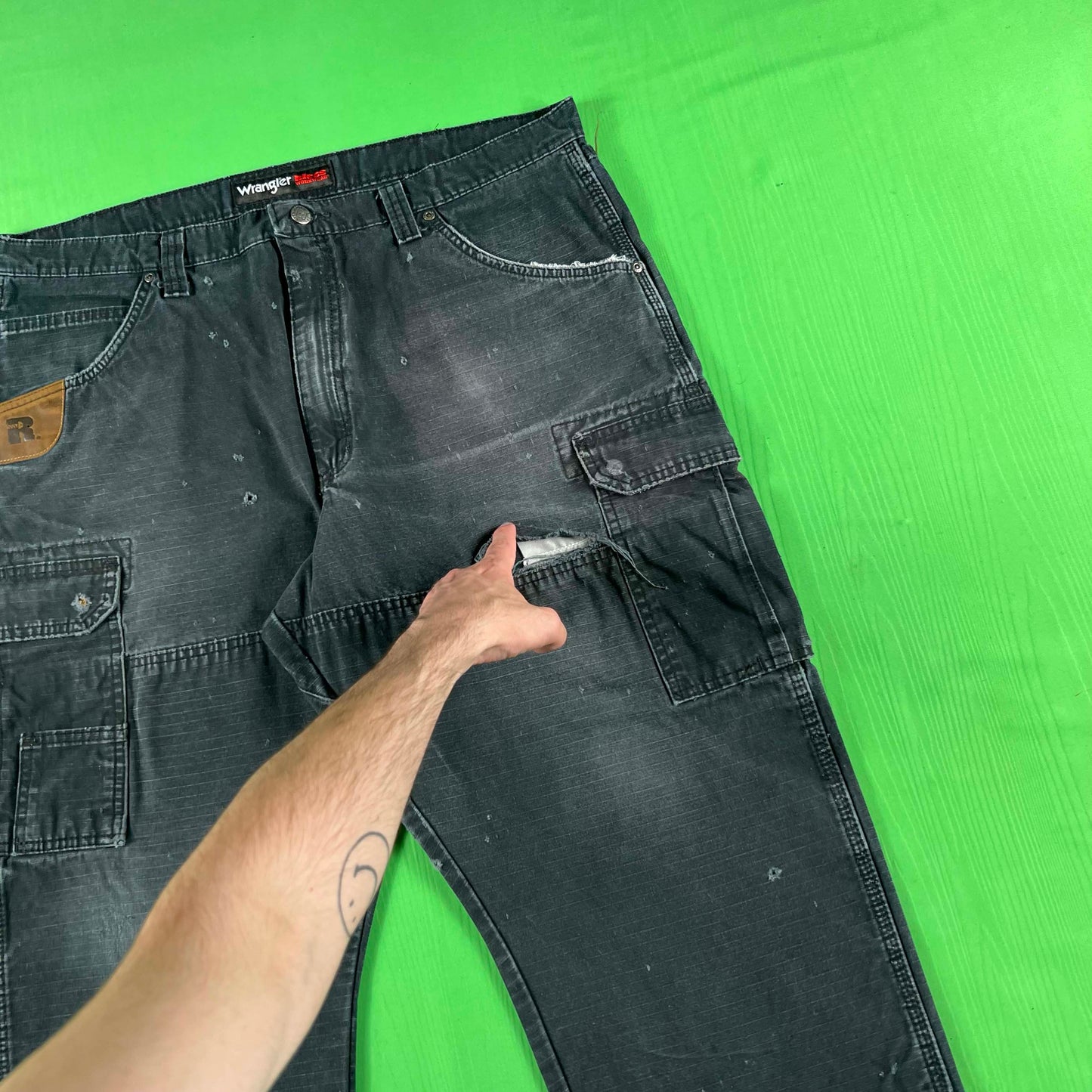 Faded & Thrashed Black Wrangler Riggs Capris- 40x20