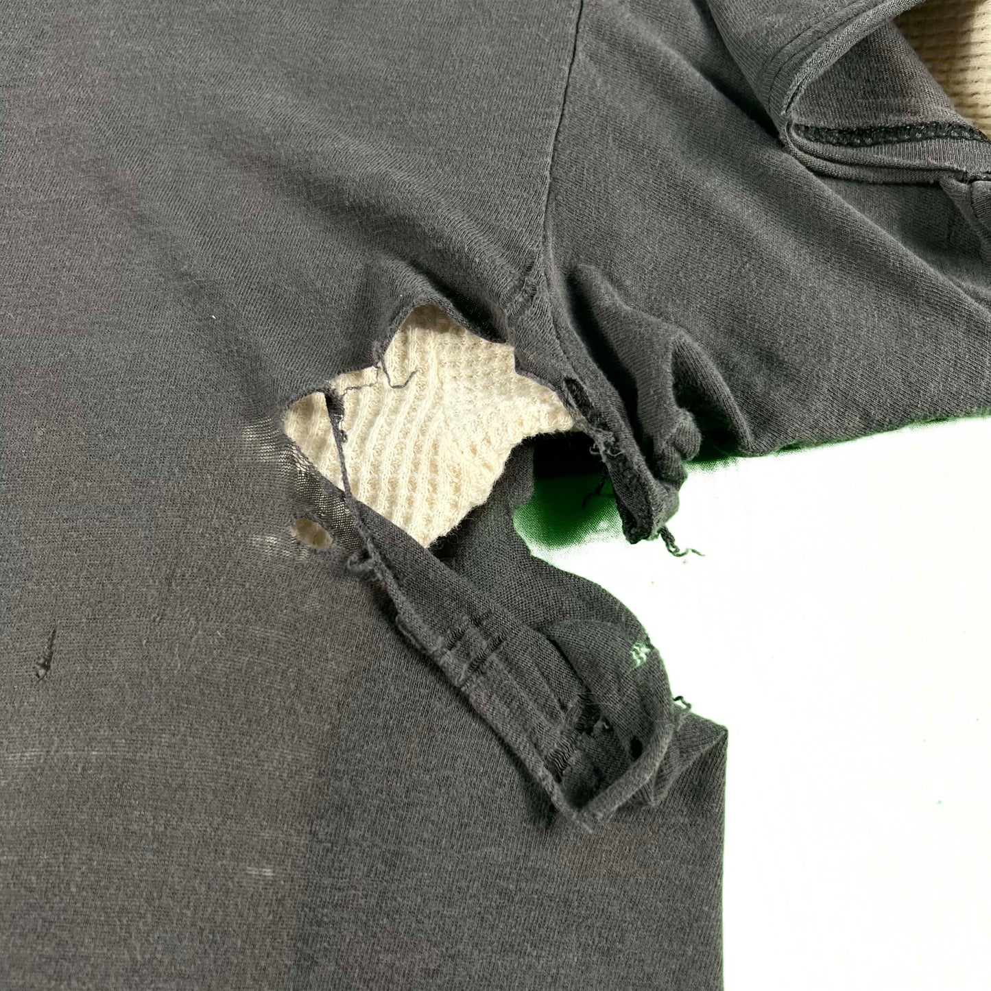 90s Thrashed 'The Porcupine' London Tee & Waffle Knit Thermal- XL