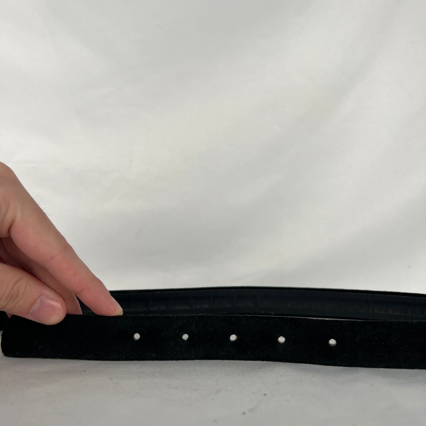 00s Oval Buckle Black Suede Leather Belt- 24"-28"