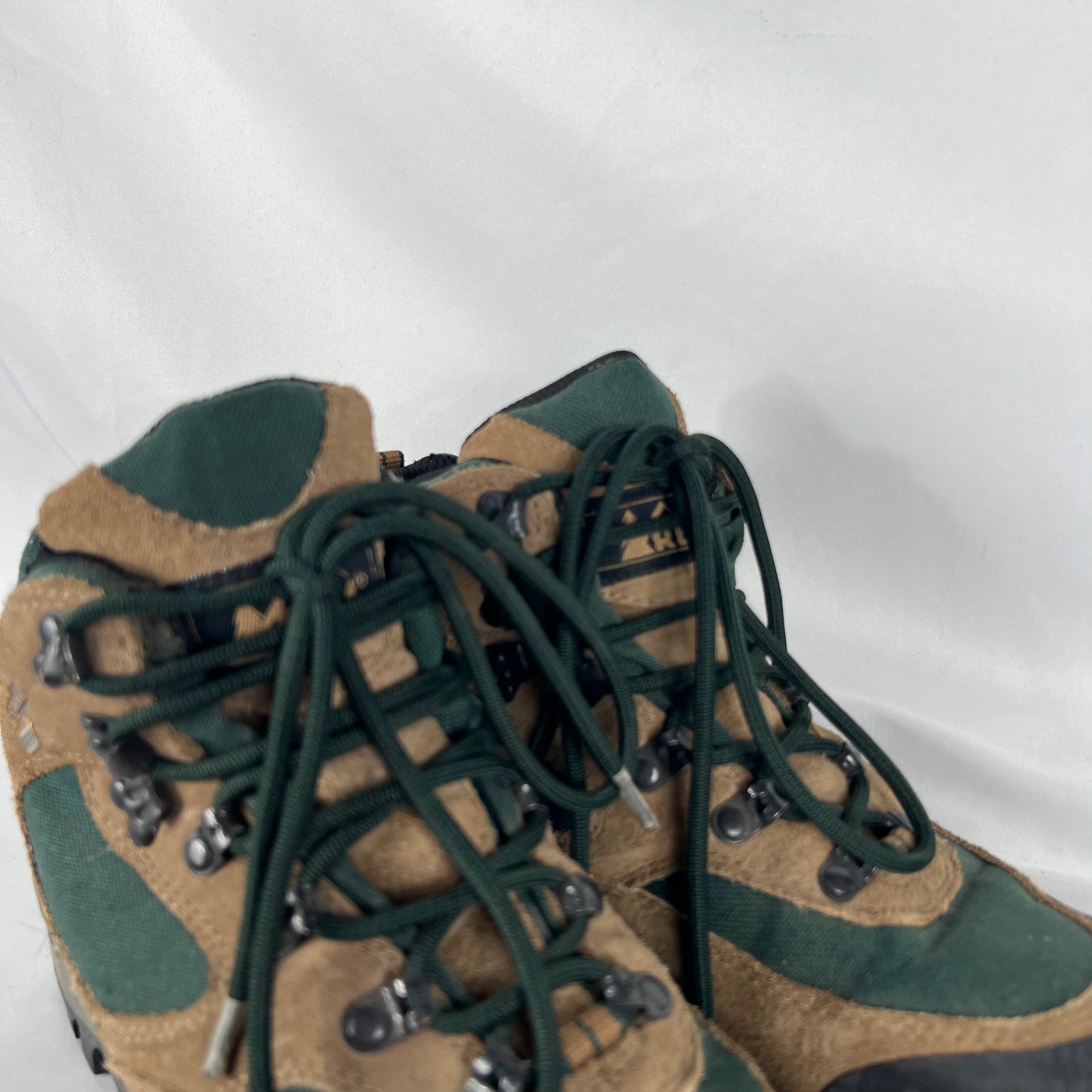 00s REI Vibram Sole Hiking Boots- M's 8.5, W's 10