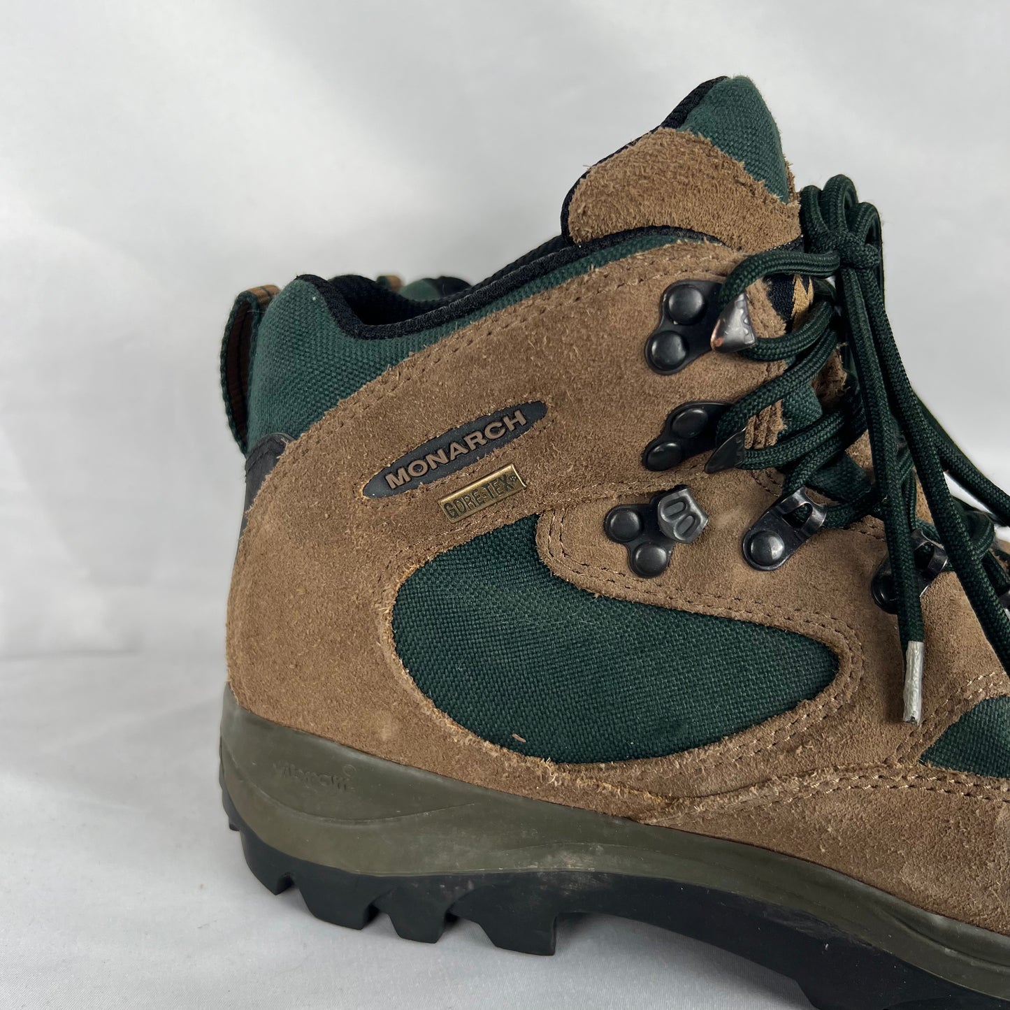 00s REI Vibram Sole Hiking Boots- M's 8.5, W's 10