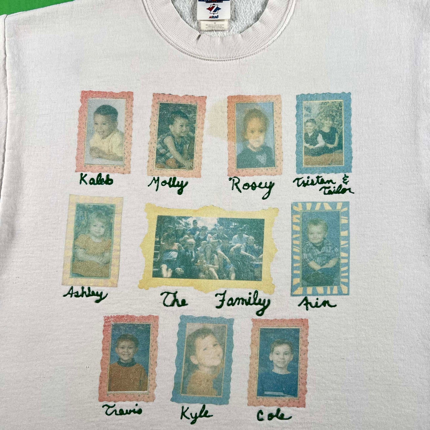 90s 'The Family' Photo Print Sweatshirt- M