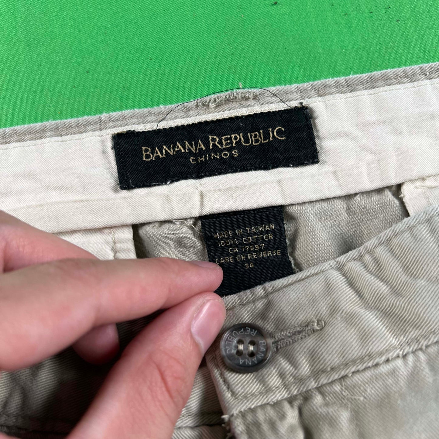 00s Thrashed Banana Republic Cotton Chino Shorts- 32x7.5