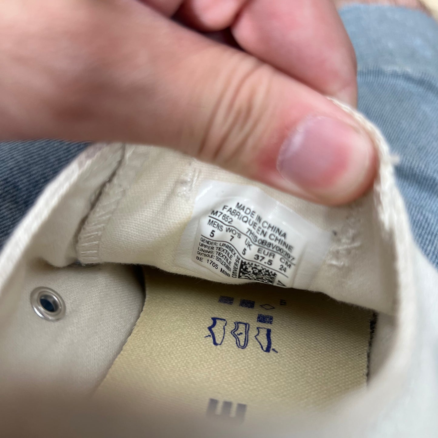White Converse- M's 5, W's 6.5