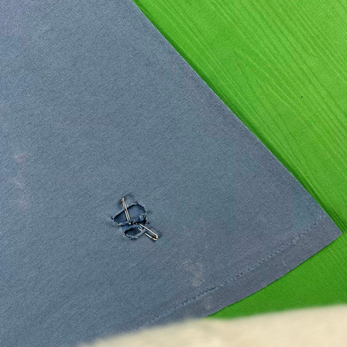 90s Sun Faded Blank Blue Tee- L