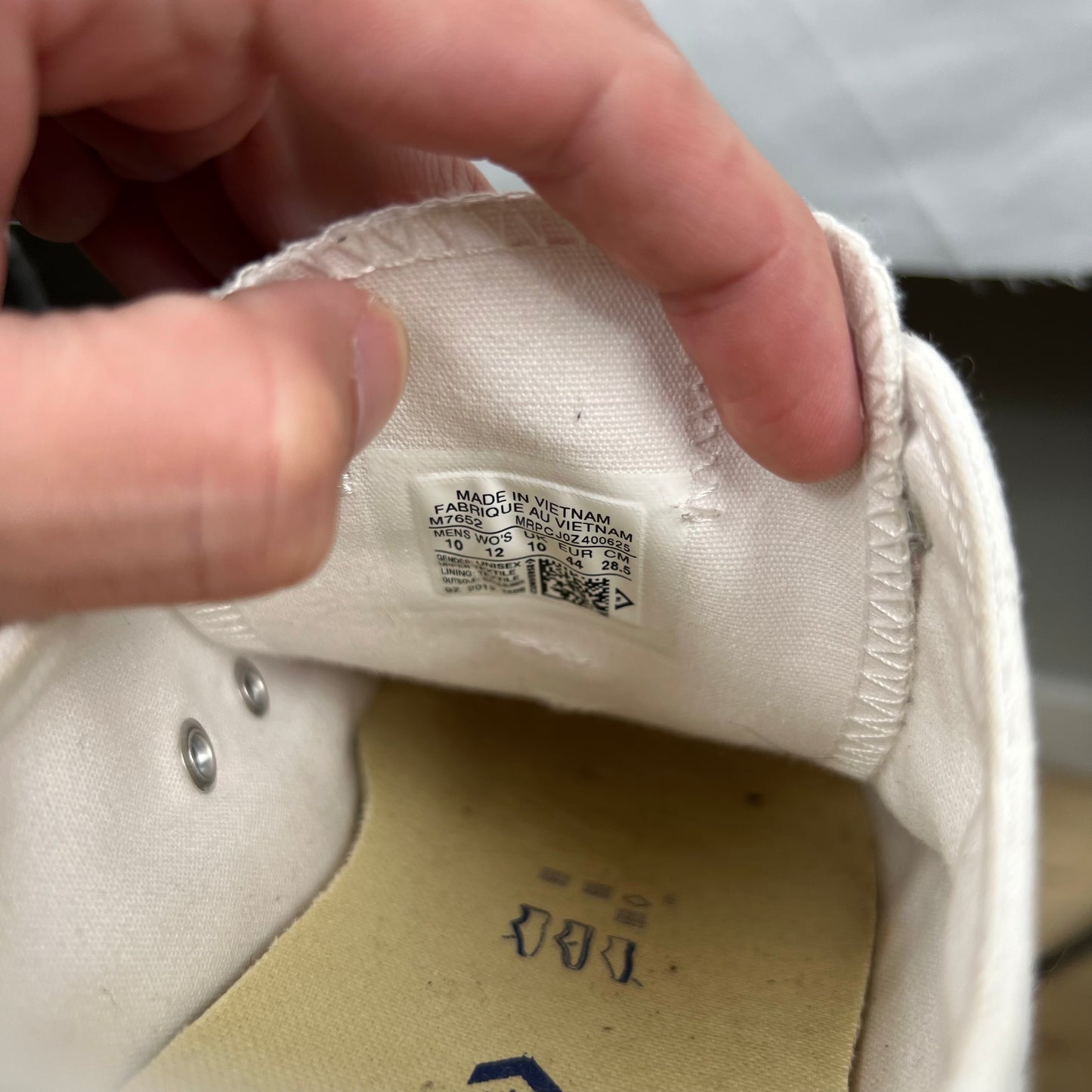 White Converse- M's 10, W's 11.5