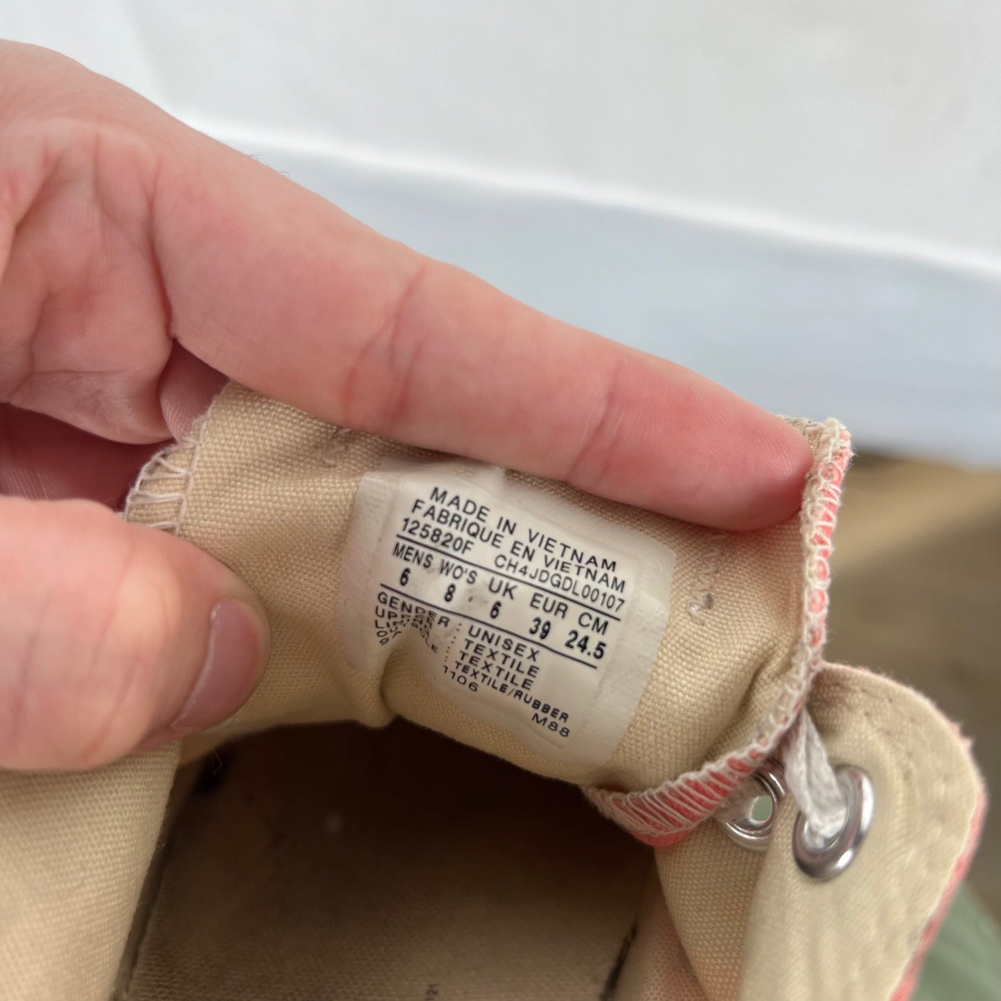 00s Salmon Pink Converse- M's 6, W's 7.5