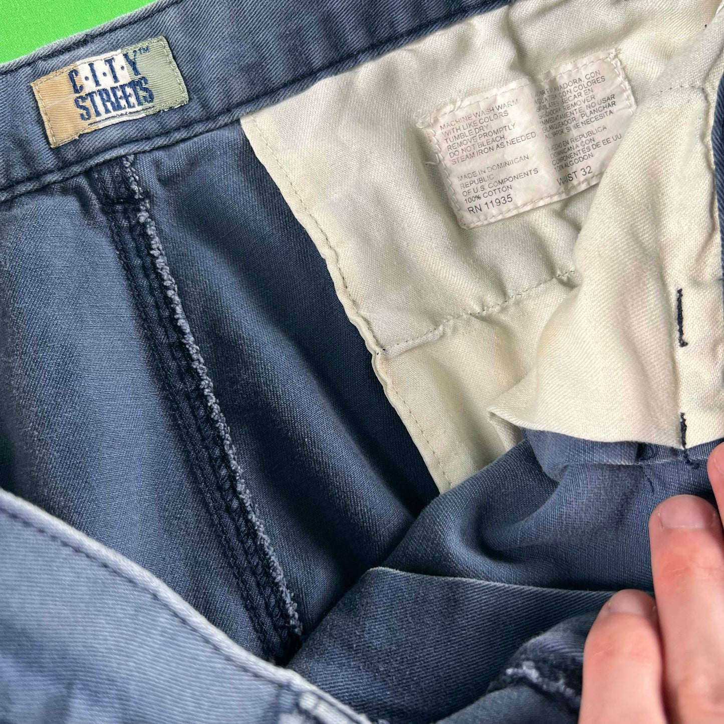 90s Sun Faded Pleated Chino Shorts- 29x6.5