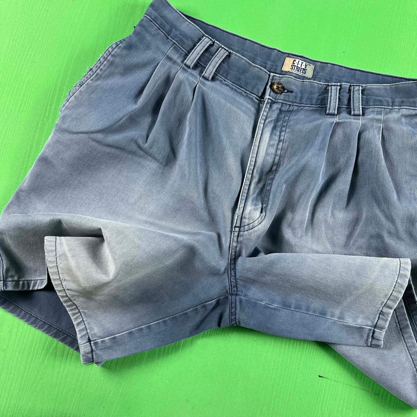 90s Sun Faded Pleated Chino Shorts- 29x6.5