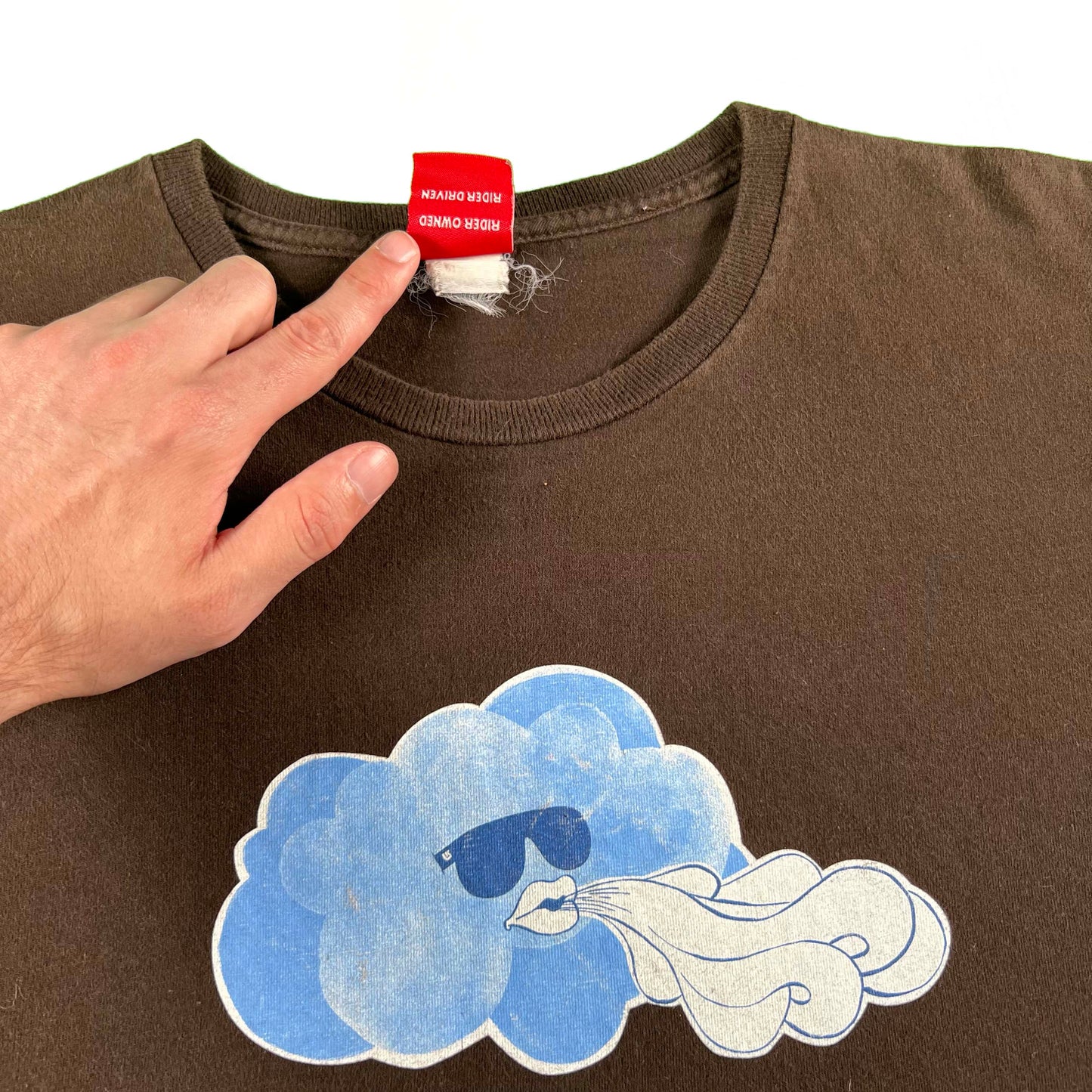 90s/00s Burton 'three feet of fresh...' Tee- L