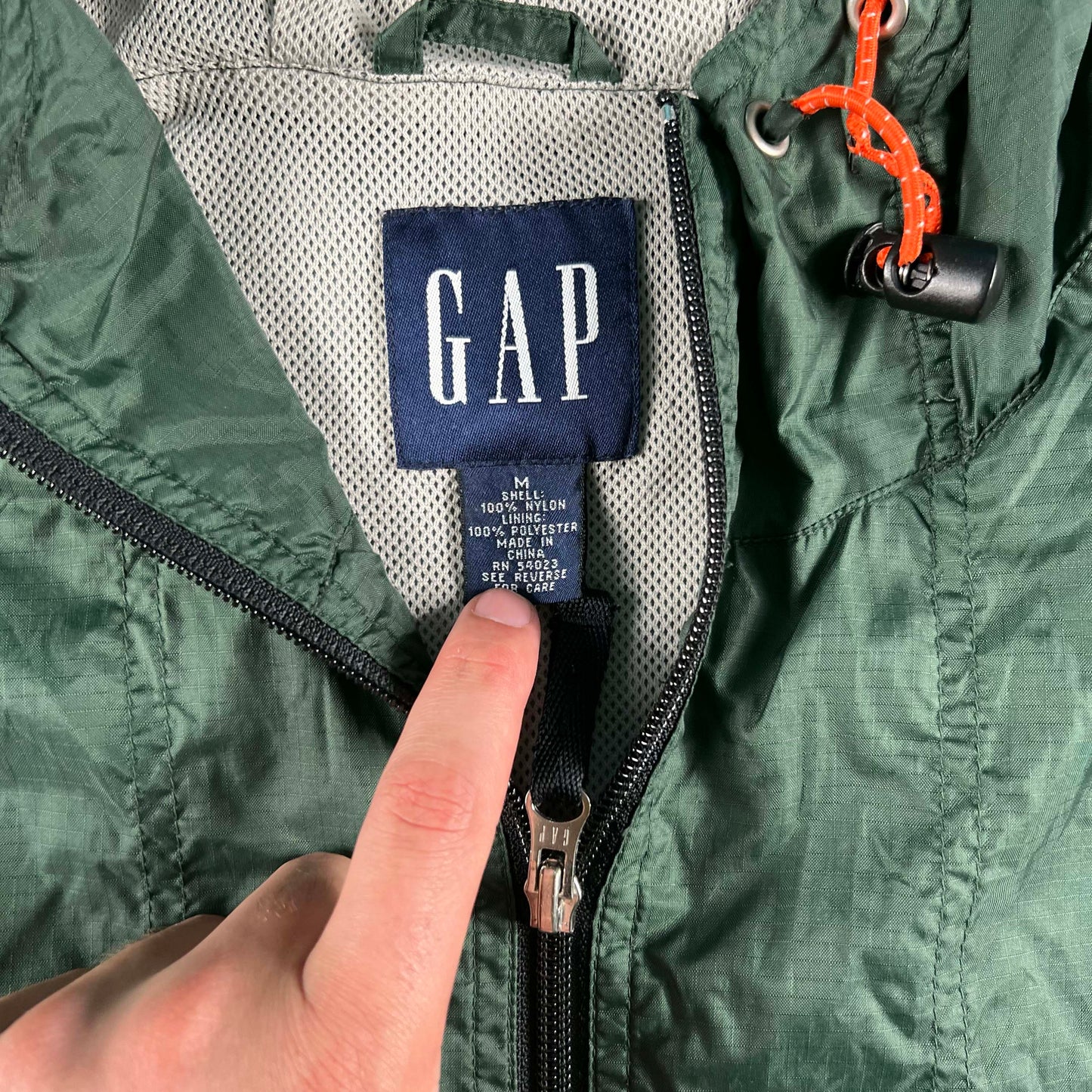 2000 Gap Nylon Hooded Vest- M