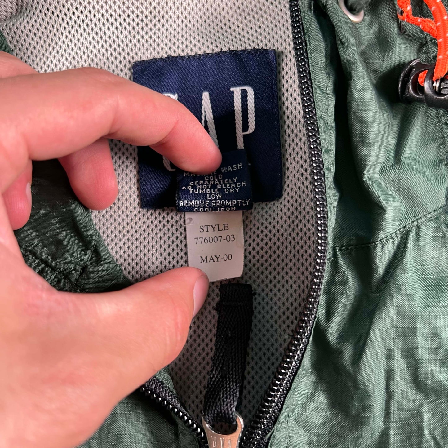 2000 Gap Nylon Hooded Vest- M