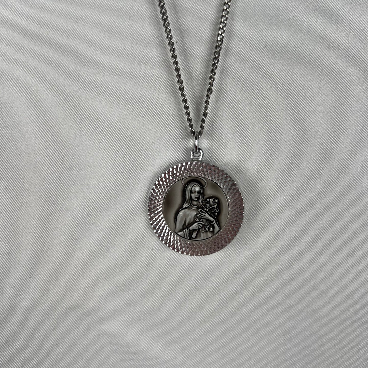 80s Chain w Religious Pendant