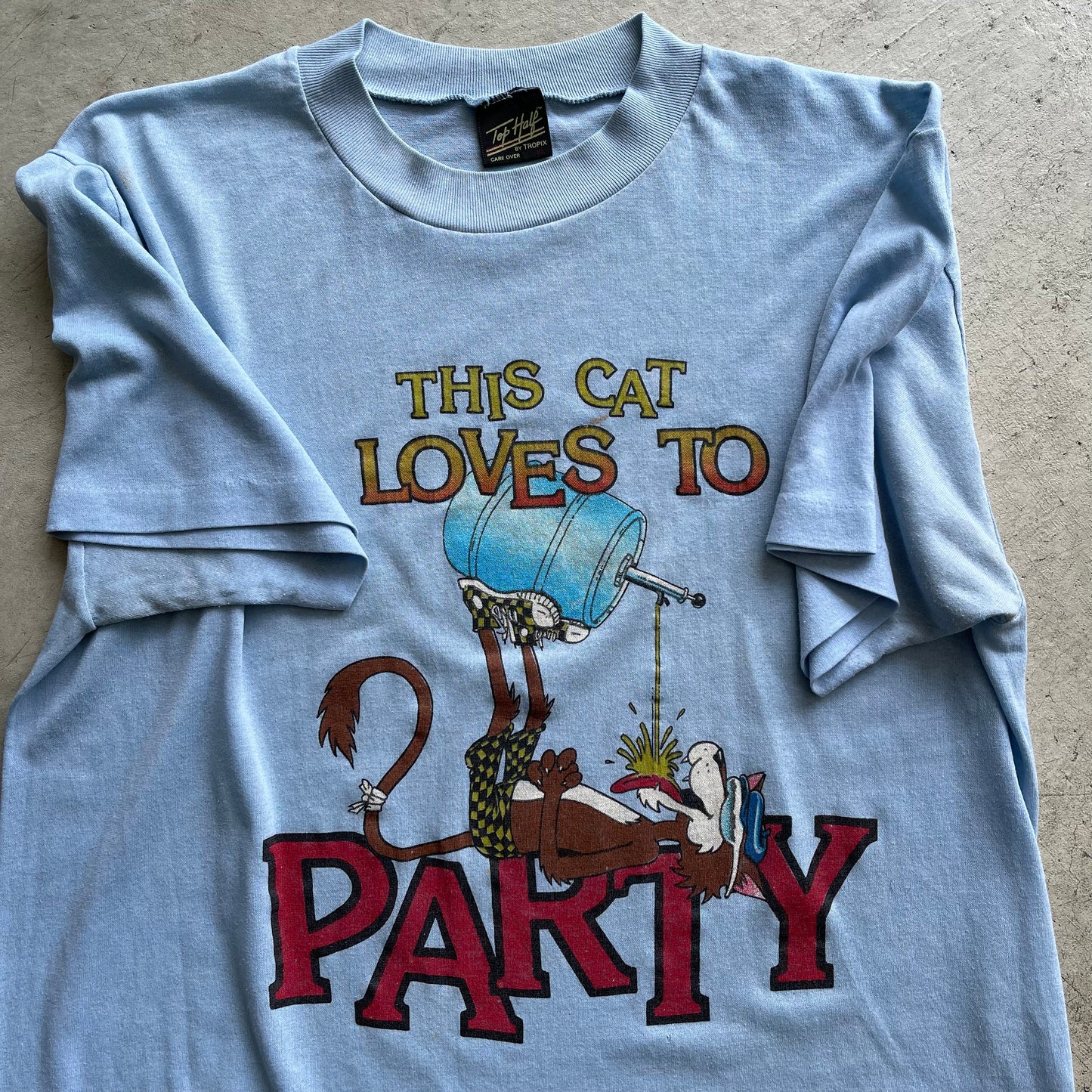 80s 'This Cat Loves to Party' Tee- L