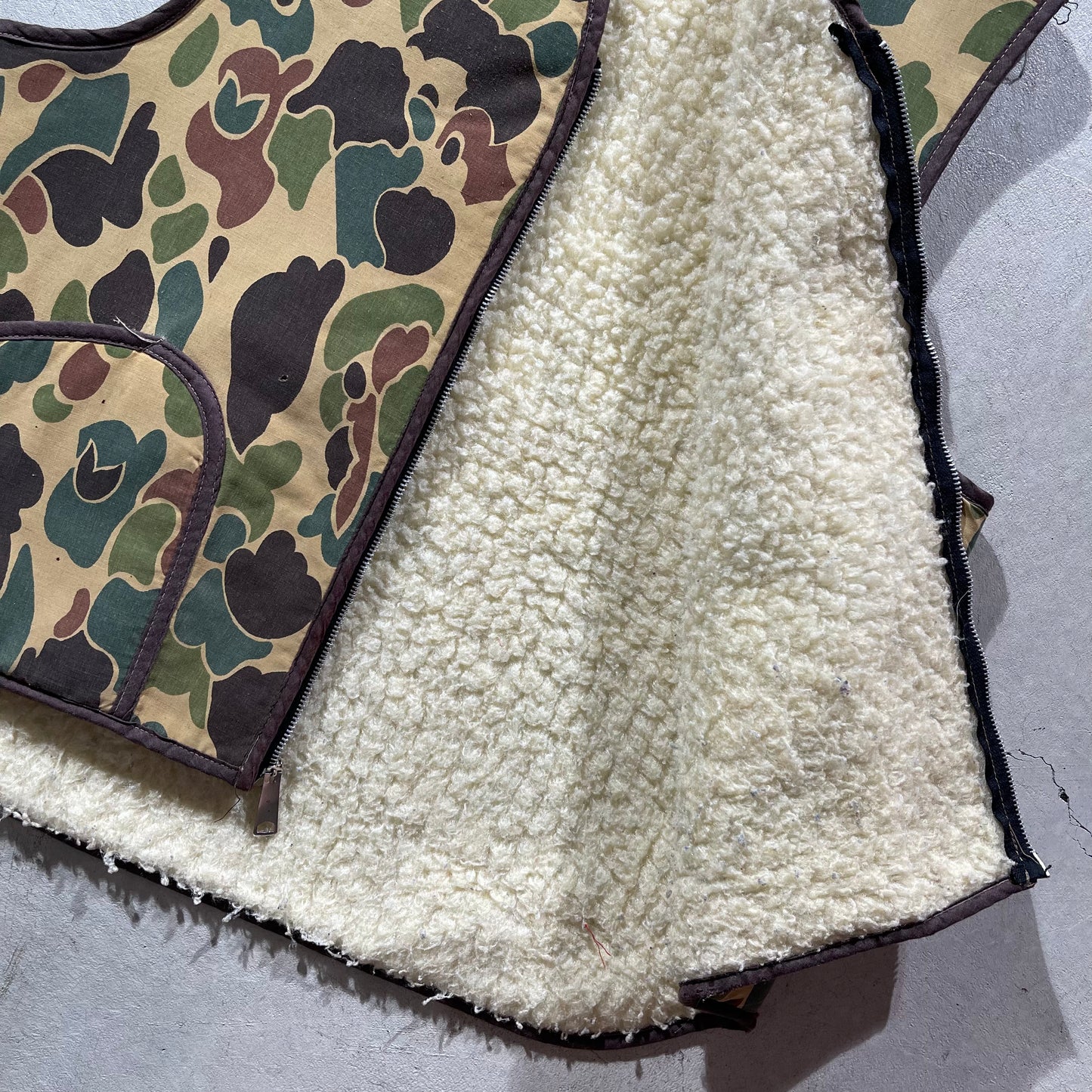 70s Sherpa Lined Duck Camo Vest- L