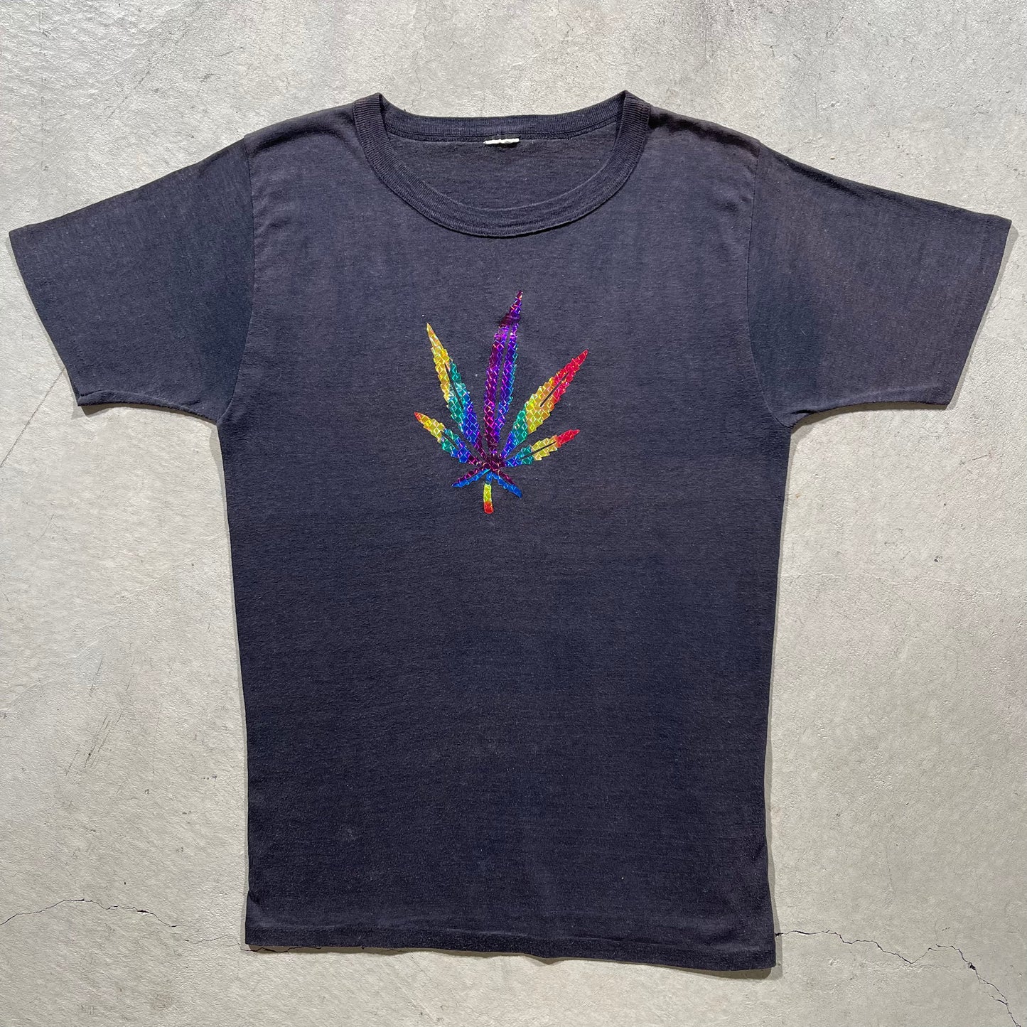 70s Sun Faded Rainbow Weed Tee- M